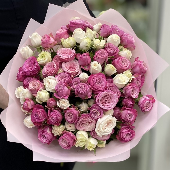 Букет с кустовыми розами Яркая Вспышка