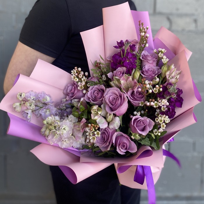 Букет с розами и маттиолой Сумерки