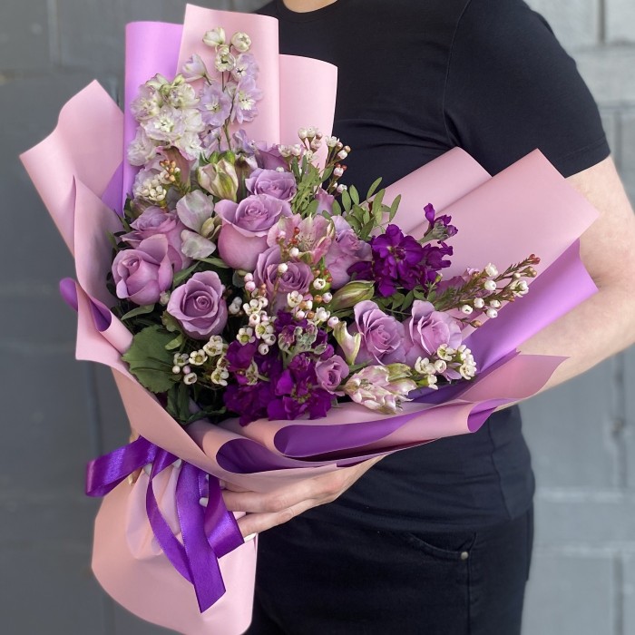 Букет с розами и маттиолой Сумерки