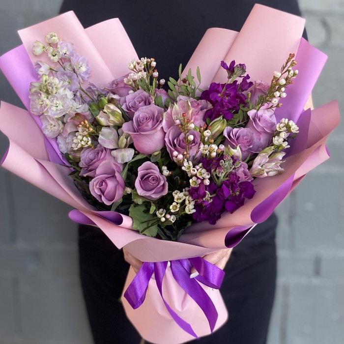 Букет с розами и маттиолой Сумерки