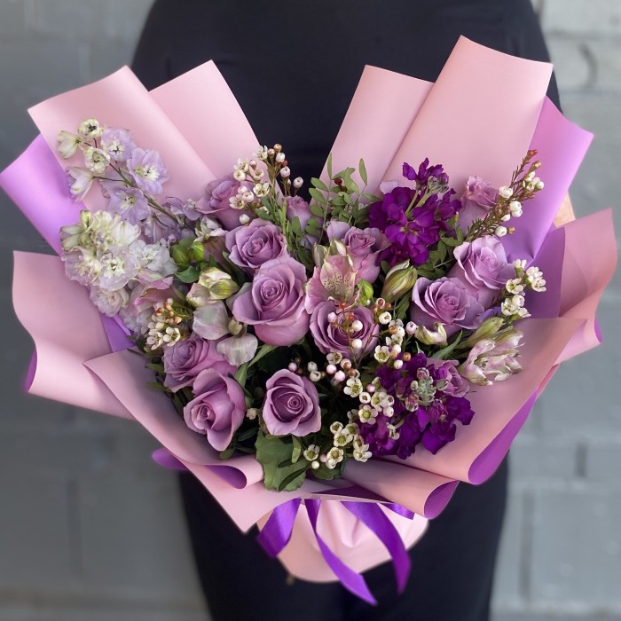Букет с розами и маттиолой Сумерки