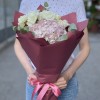 Букет с жемчужной гортензией и эустомой