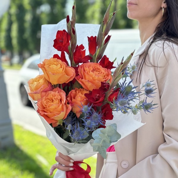 Букет в школу с гладиолусами и розами  Интересный урок