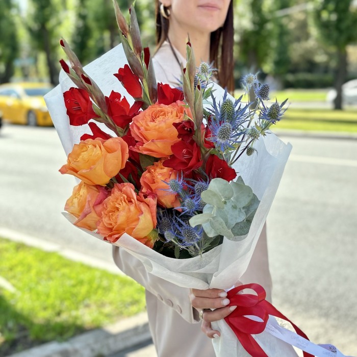 Букет в школу с гладиолусами и розами  Интересный урок