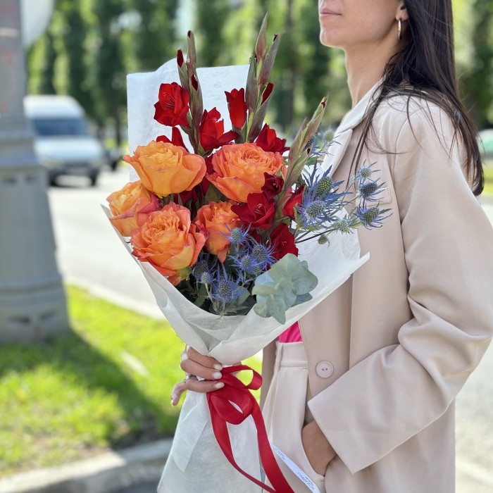 Букет в школу с гладиолусами и розами  Интересный урок