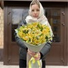 Букет желтых альстромерий с ромашками