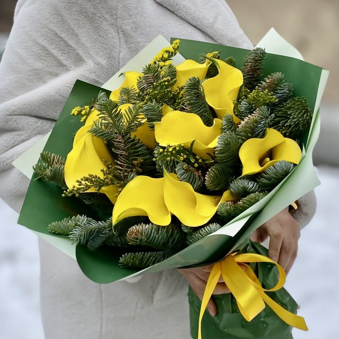 Букет с  желтыми каллами и нобилисом