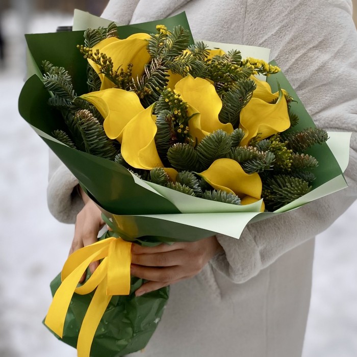 Букет с  желтыми каллами и нобилисом