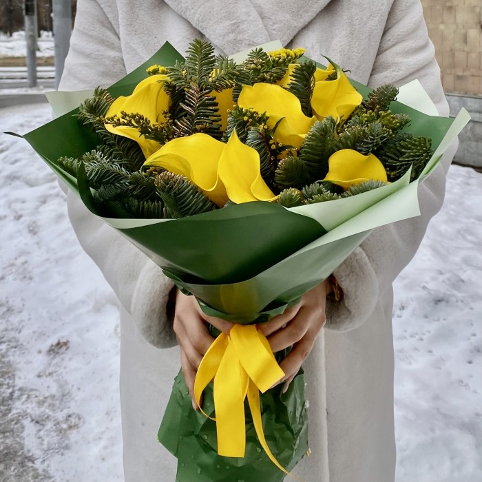 Букет с  желтыми каллами и нобилисом