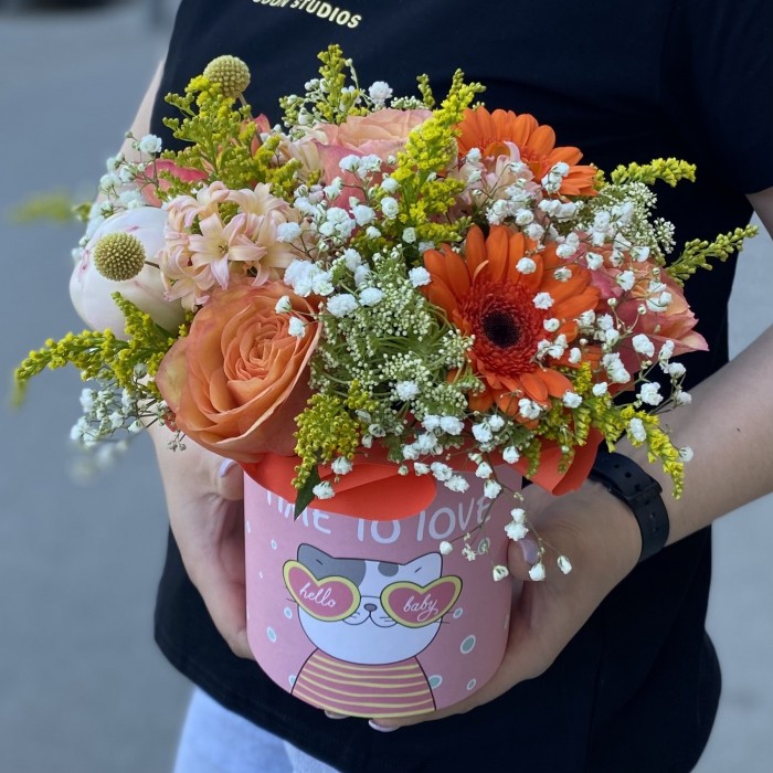 Цветочная композиция в коробке Котик