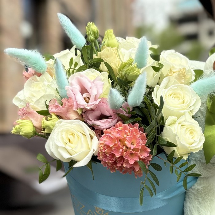 Цветы в коробке Сливочный крем