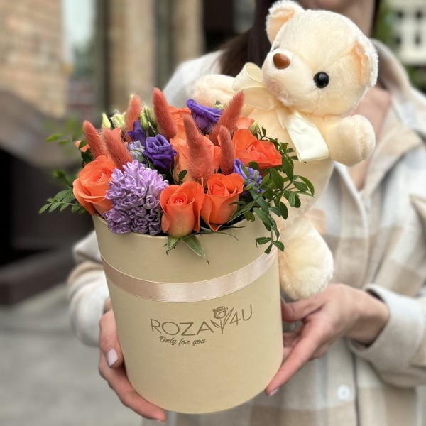 Цветы в коробке для детей с мишкой