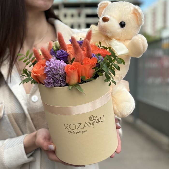 Цветы в коробке для детей с мишкой