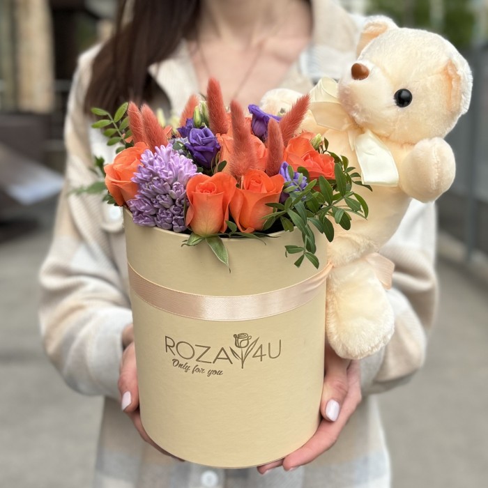 Цветы в коробке для детей с мишкой