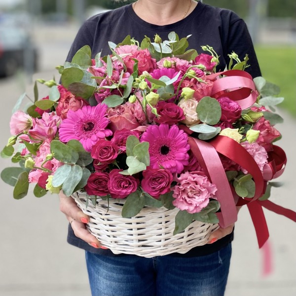 Цветы в корзине Малиновый MIX