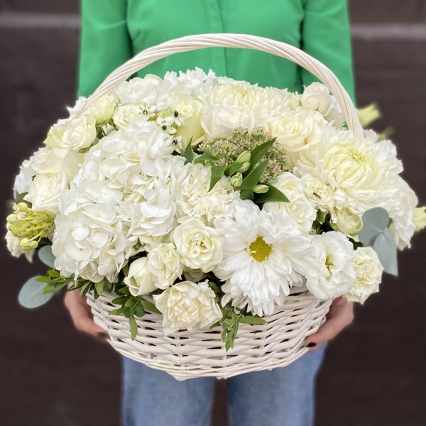 Цветы в корзине Нежная скромность