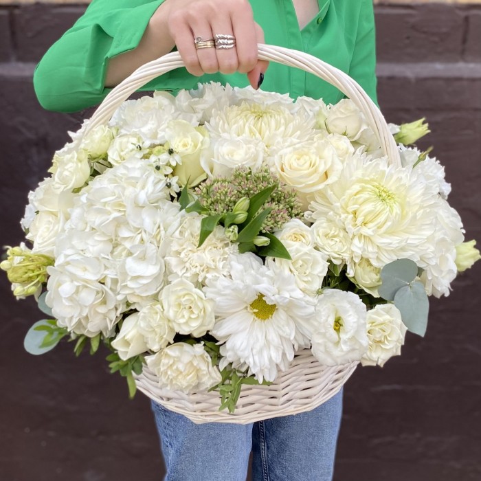 Цветы в корзине Нежная скромность