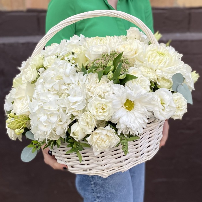 Цветы в корзине Нежная скромность