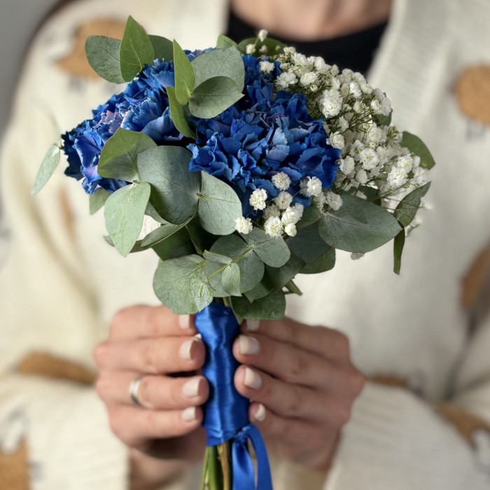 Дублер свадебного букета с синими гвоздиками