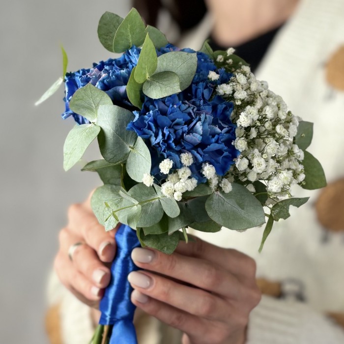 Дублер свадебного букета с синими гвоздиками