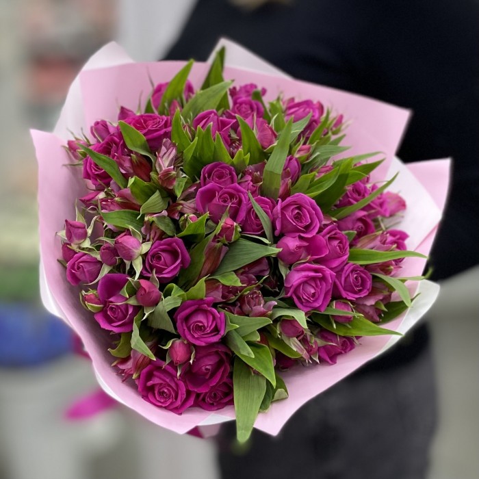 Дуэт из кустовых роз Глория и альстромерии