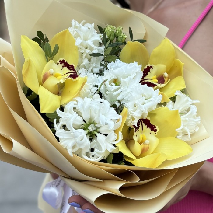 Дуо-букеты для мамы и дочки с желтыми орхидеями