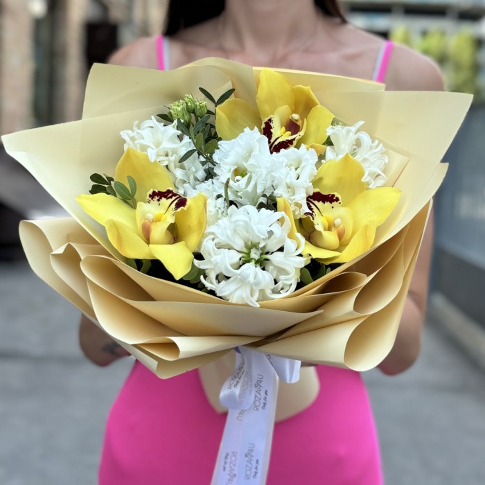 Дуо-букеты для мамы и дочки с желтыми орхидеями