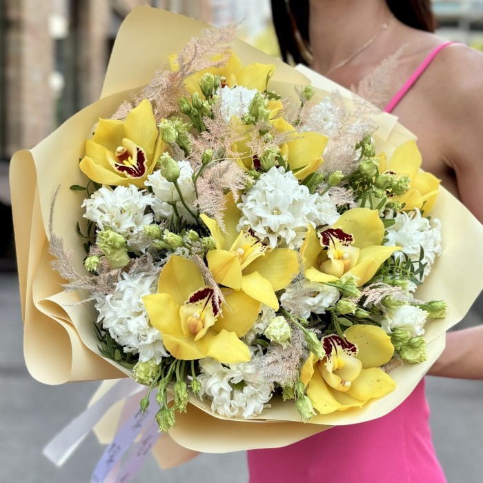 Дуо-букеты для мамы и дочки с желтыми орхидеями