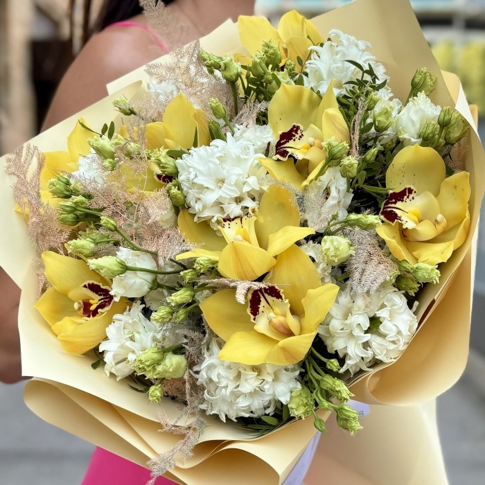 Дуо-букеты для мамы и дочки с желтыми орхидеями