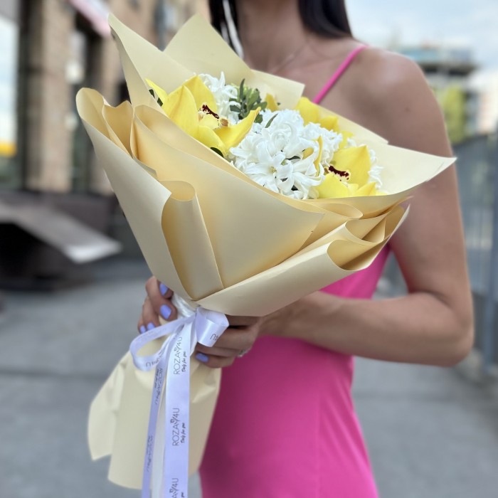 Дуо-букеты для мамы и дочки с желтыми орхидеями