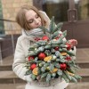 Елка с красным декором и цитрусами