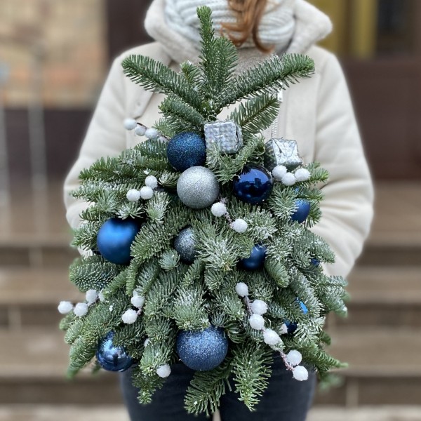 Елка с синим декором