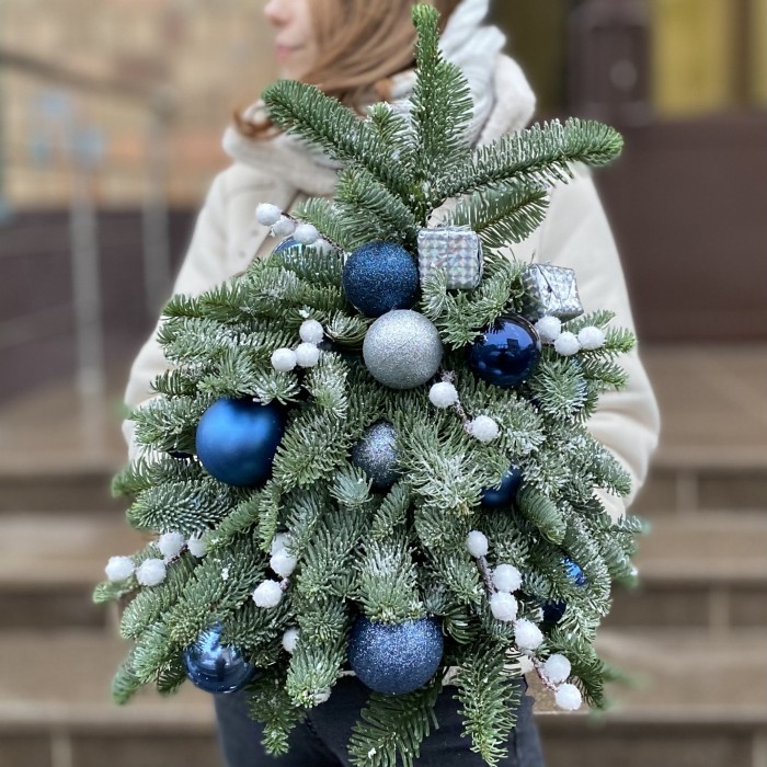 Елка с синим декором