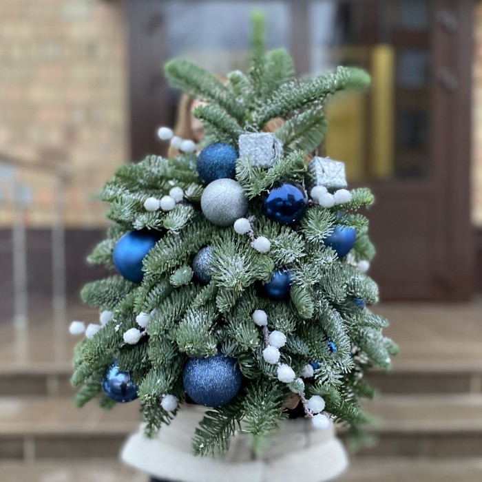 Елка с синим декором