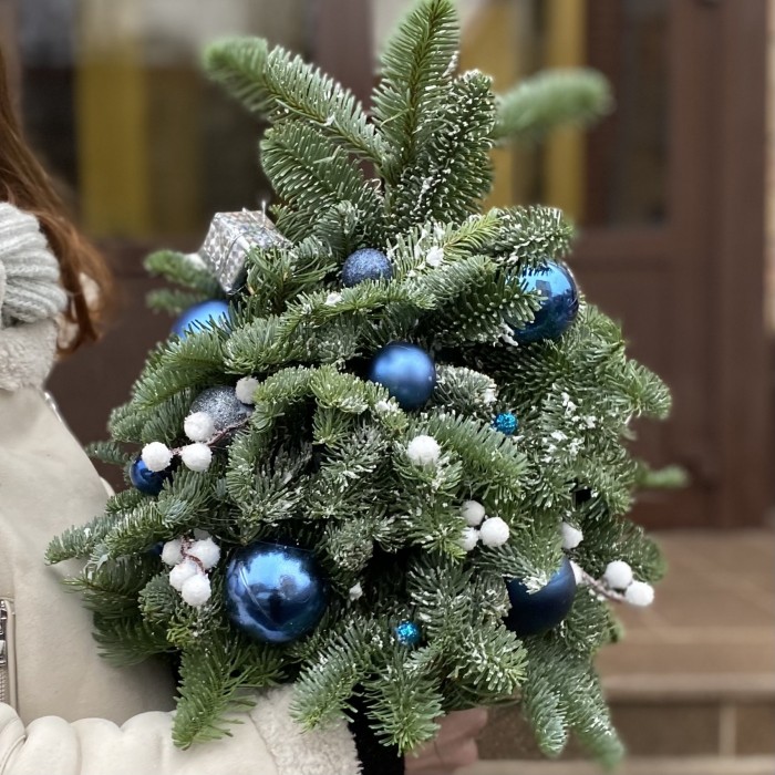 Елка с синим декором
