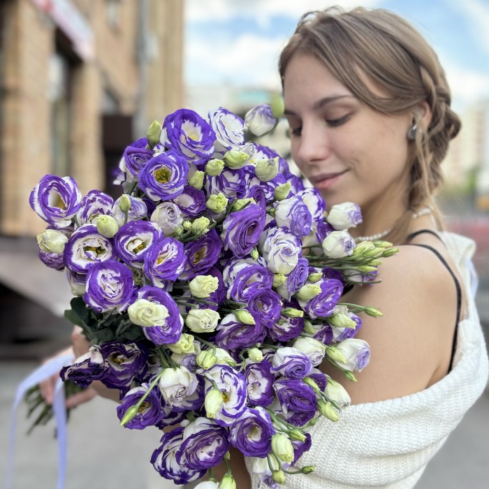 Эустома бело фиолетовая