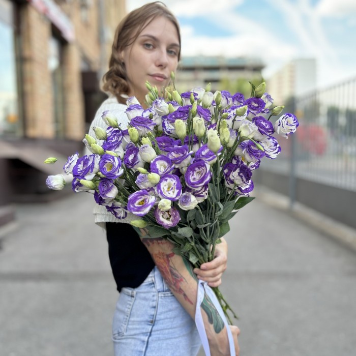 Эустома бело фиолетовая