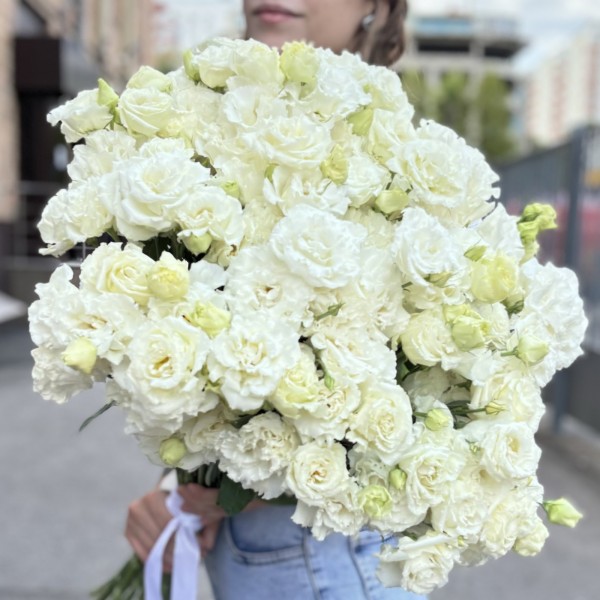 Эустома махровая белая