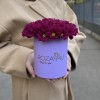 Фиолетовые кустовые хризантемы в коробке