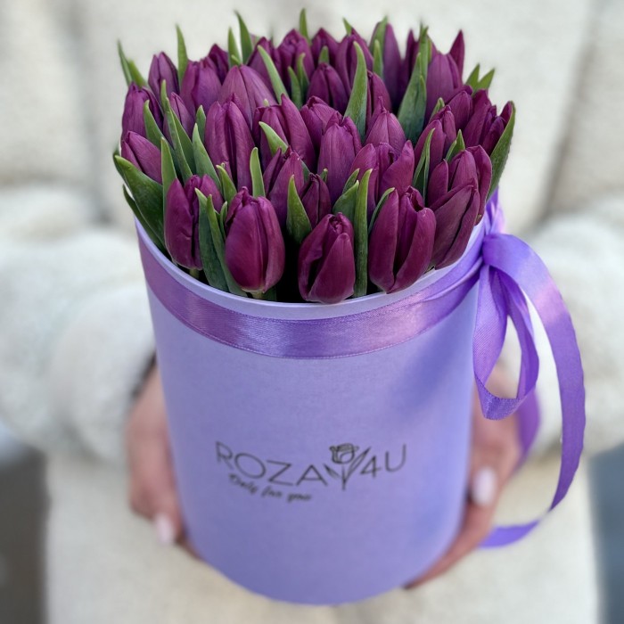 Фиолетовые тюльпаны в лиловой коробке