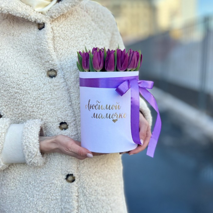 Фиолетовый тюльпан в коробке Любимой Мамочке