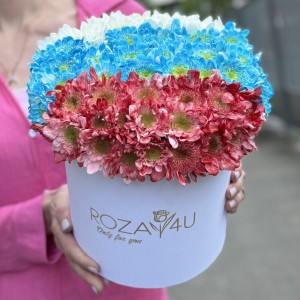 Флаг России из хризантем в коробке