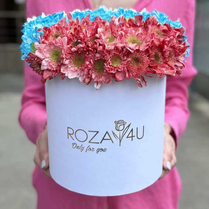 Флаг России из хризантем в коробке