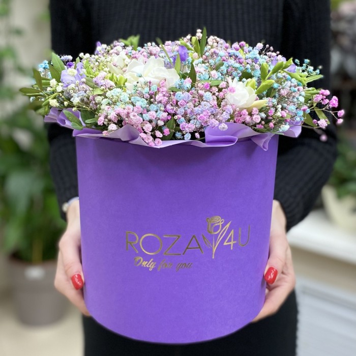 Фрезия с гипсофилой в коробке