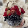 Фруктовая корзина в красном цвете с розами и кактусом