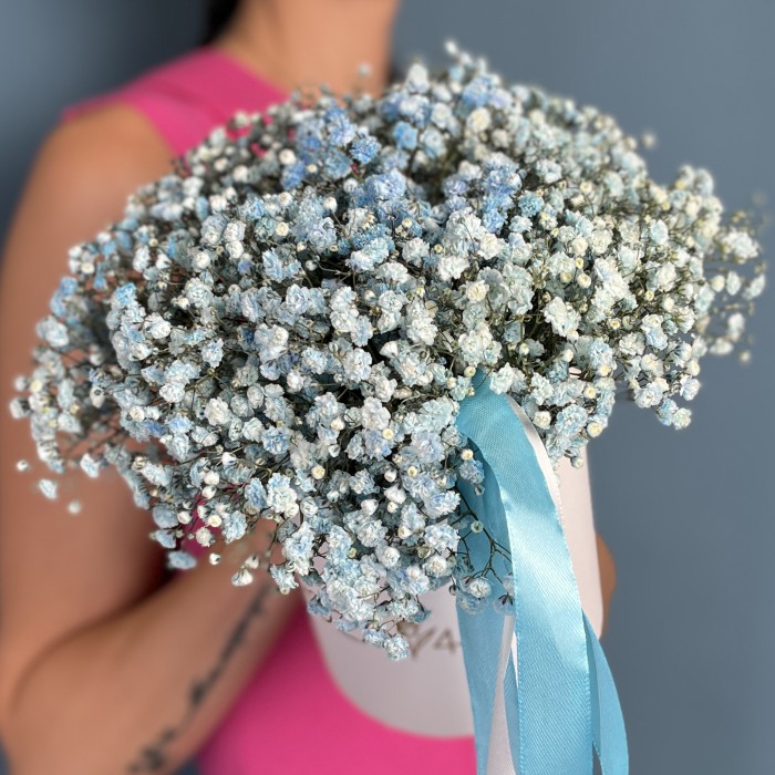 Голубая гипсофила в коробке