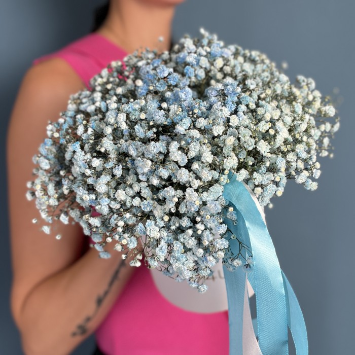 Голубая гипсофила в коробке