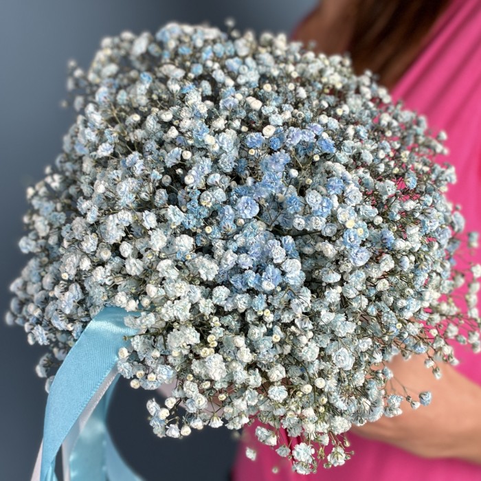 Голубая гипсофила в коробке