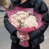 Гортензия с гипсофилой и пионовидной розой