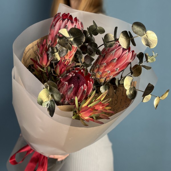 Интерьерный букет красная экзотика